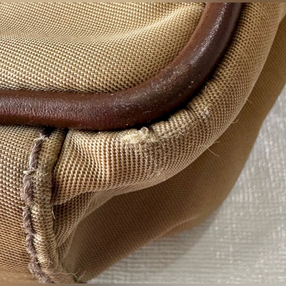Authentic Salvatore Ferragamo messenger bag - Picture 13 of 14
